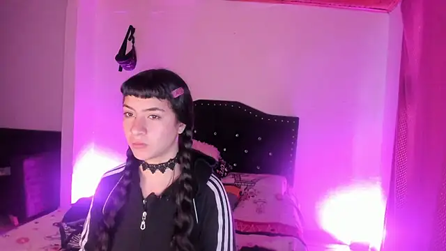 kitty  chs online show from December 4, 2025, 11:19 am