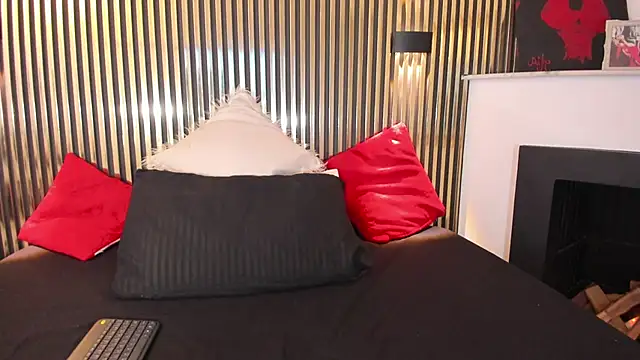 Lilith Bonnet online show from October 11, 2025, 5:44 pm