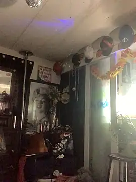 blondebarbiebae online show from April 7, 2026, 8:20 pm