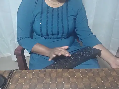 Snapshot of henakhan32 chatting on October 11, 2025, 2:55 am henakhan32 online show from October 11, 2025, 2:55 am