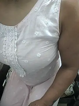 Fashion Queen online show from September 23, 2025, 7:11 am