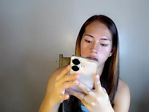 ashley bombshell online show from October 28, 2025, 8:18 am