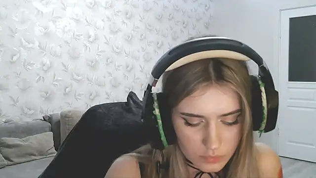 JerrieLoosle online show from September 28, 2025, 5:51 pm