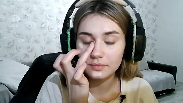 JerrieLoosle online show from September 29, 2025, 4:01 pm