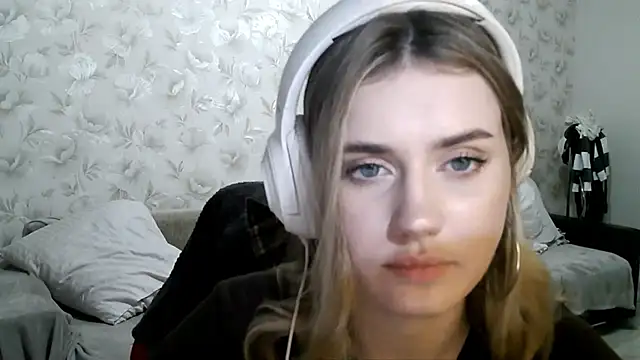 JerrieLoosle online show from October 10, 2025, 4:28 pm