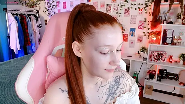 Ayla Hicks online show from November 18, 2025, 6:56 pm