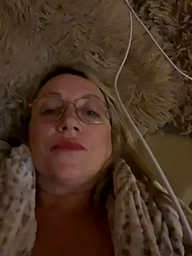 Snapshot of Littleangeleyes chatting on October 24, 2025, 11:45 pm Littleangeleyes online show from October 24, 2025, 11:45 pm