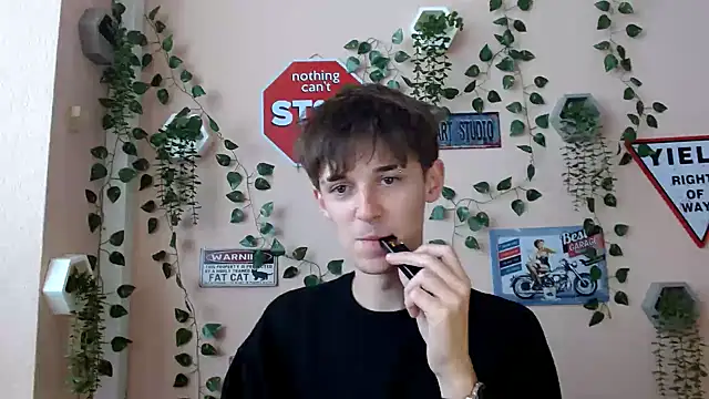 Snapshot of Hoot_Dude_ chatting on October 6, 2025, 10:34 am Hoot Dude online show from October 6, 2025, 10:34 am