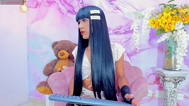 Snapshot of Bi_Loverss chatting on November 4, 2025, 7:35 pm Bi Loverss online show from November 4, 2025, 7:35 pm