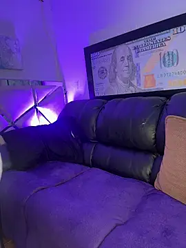 liz and thiago online show from December 4, 2025, 1:31 pm