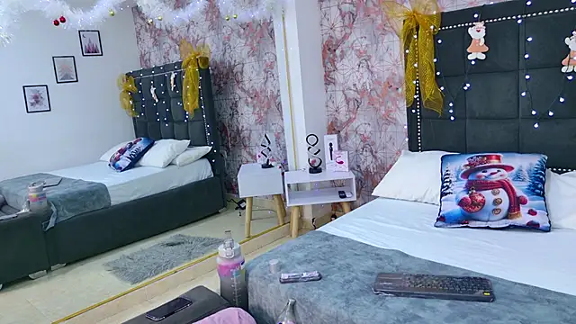 Snapshot of Aliss_Star chatting on December 2, 2025, 12:21 pm Aliss Star online show from December 2, 2025, 12:21 pm