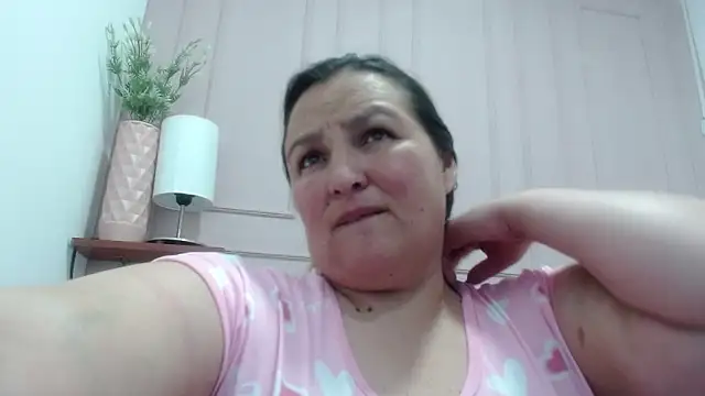 Snapshot of SweetRouse__ chatting on October 5, 2025, 3:38 am SweetRouse online show from October 5, 2025, 3:38 am