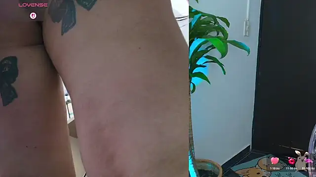 Snapshot of Hinata_21_ chatting on October 18, 2025, 5:35 pm Hinata 21  online show from October 18, 2025, 5:35 pm