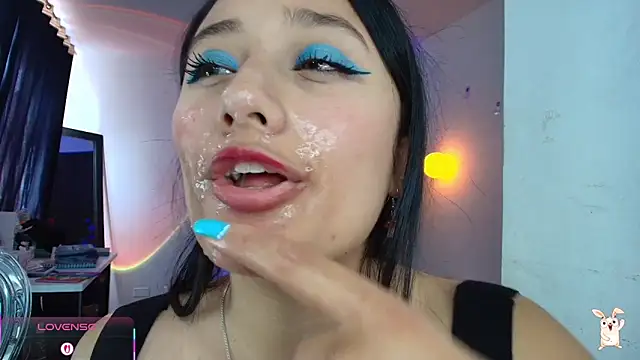 Hinata 21  online show from April 7, 2026, 9:15 pm