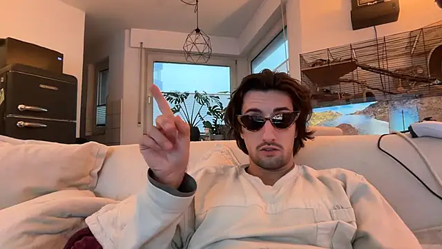 Passion-Frucht online show from October 7, 2025, 5:59 am