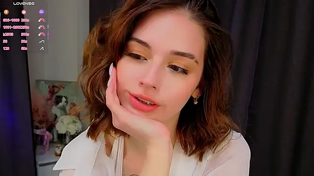 Snapshot of LunaraRada chatting on October 27, 2025, 12:09 pm LunaraRada online show from October 27, 2025, 12:09 pm