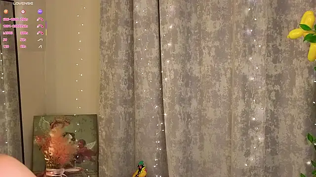 Snapshot of LunaraRada chatting on February 1, 2026, 6:06 pm LunaraRada online show from February 1, 2026, 6:06 pm