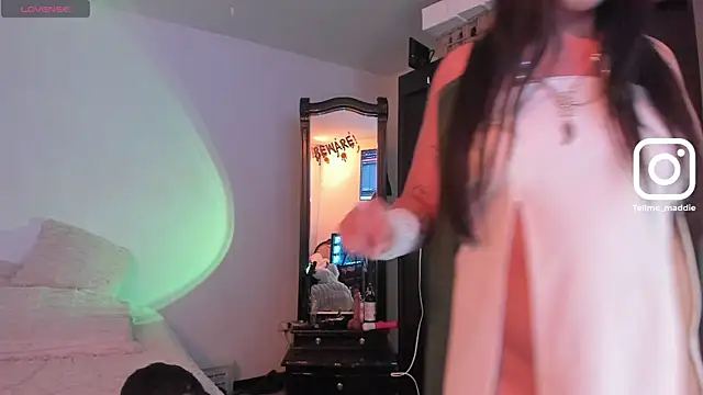 tellmemaddie online show from October 29, 2025, 2:41 pm