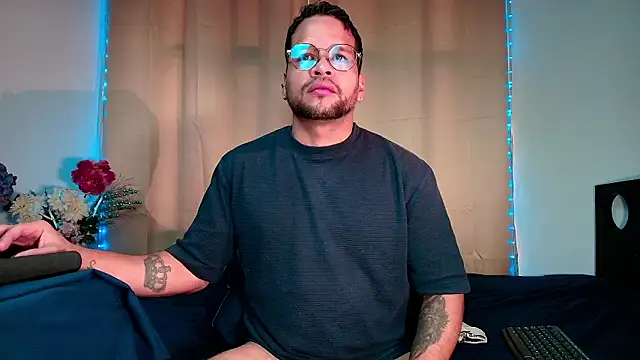 LucasGaeel online show from February 2, 2026, 2:49 pm