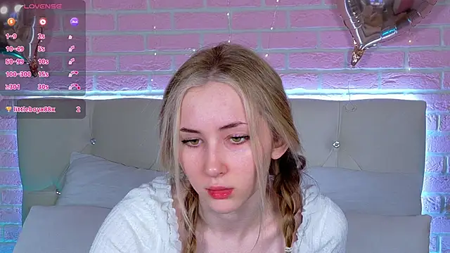 LiraKink online show from November 22, 2025, 4:44 am