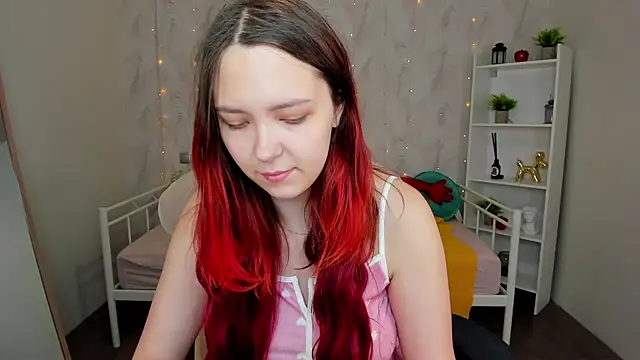 Monica  Queen online show from November 18, 2025, 12:05 am