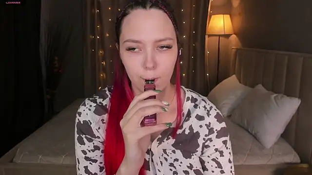 Monica  Queen online show from February 1, 2026, 5:28 am