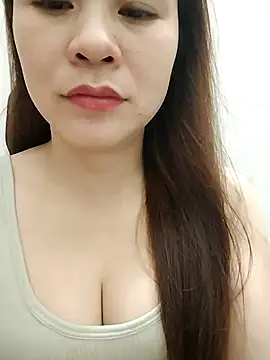 Girl Shy2000 online show from October 17, 2025, 5:04 pm