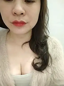 Girl Shy2000 online show from February 4, 2026, 11:16 am