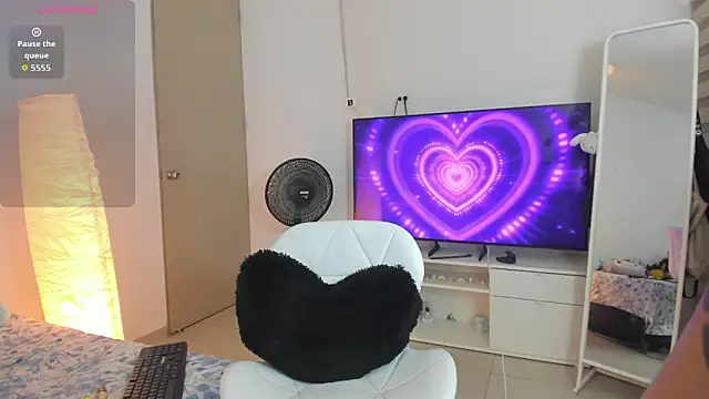 addison sparkle online show from February 4, 2026, 7:03 am