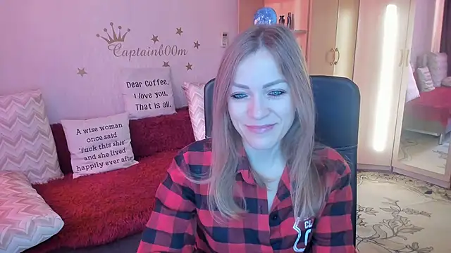 Snapshot of Tiffany_Bates chatting on October 1, 2025, 4:07 am Tiffany Bates online show from October 1, 2025, 4:07 am