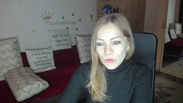 Snapshot of Tiffany_Bates chatting on October 4, 2025, 3:15 am Tiffany Bates online show from October 4, 2025, 3:15 am