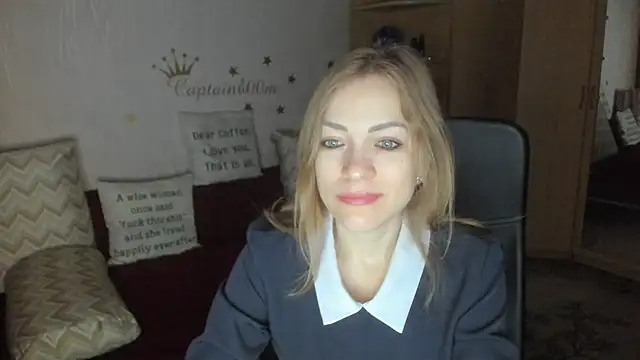 Snapshot of Tiffany_Bates chatting on October 12, 2025, 3:16 am Tiffany Bates online show from October 12, 2025, 3:16 am