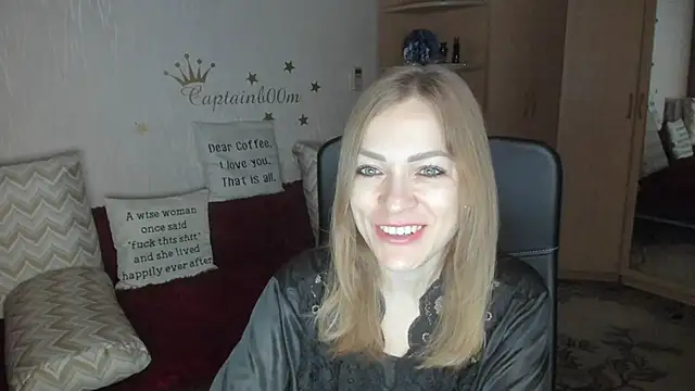 Snapshot of Tiffany_Bates chatting on October 13, 2025, 3:28 am Tiffany Bates online show from October 13, 2025, 3:28 am