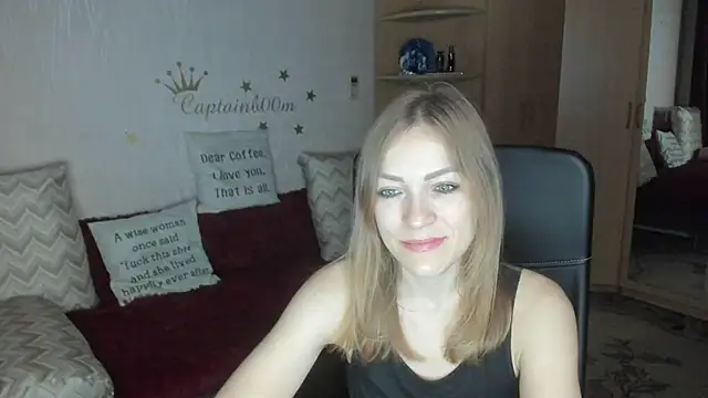 Snapshot of Tiffany_Bates chatting on October 21, 2025, 3:18 am Tiffany Bates online show from October 21, 2025, 3:18 am