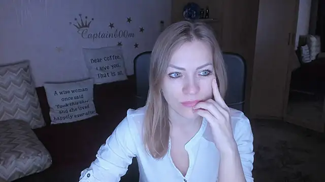 Snapshot of Tiffany_Bates chatting on October 24, 2025, 3:25 am Tiffany Bates online show from October 24, 2025, 3:25 am