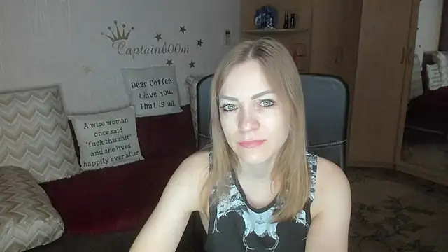 Snapshot of Tiffany_Bates chatting on November 18, 2025, 3:23 am Tiffany Bates online show from November 18, 2025, 3:23 am