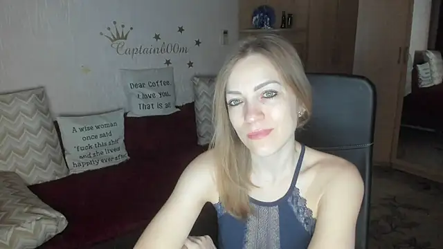 Snapshot of Tiffany_Bates chatting on December 2, 2025, 3:45 am Tiffany Bates online show from December 2, 2025, 3:45 am