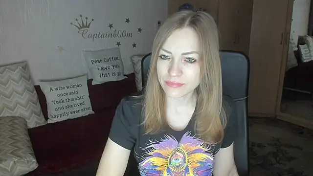 Snapshot of Tiffany_Bates chatting on December 4, 2025, 3:27 am Tiffany Bates online show from December 4, 2025, 3:27 am