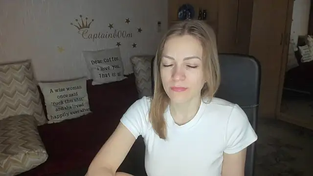 Snapshot of Tiffany_Bates chatting on December 5, 2025, 3:26 am Tiffany Bates online show from December 5, 2025, 3:26 am