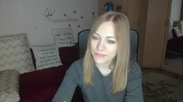 Snapshot of Tiffany_Bates chatting on December 14, 2025, 3:23 am Tiffany Bates online show from December 14, 2025, 3:23 am