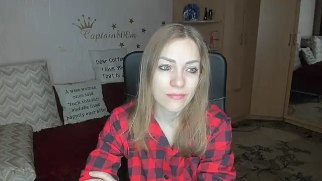 Snapshot of Tiffany_Bates chatting on December 17, 2025, 2:50 am Tiffany Bates online show from December 17, 2025, 2:50 am