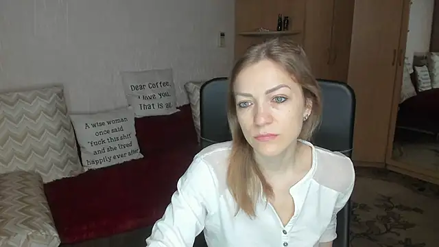 Snapshot of Tiffany_Bates chatting on December 23, 2025, 5:16 am Tiffany Bates online show from December 23, 2025, 5:16 am