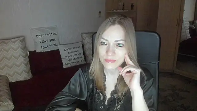 Snapshot of Tiffany_Bates chatting on March 16, 2026, 3:23 am Tiffany Bates online show from March 16, 2026, 3:23 am