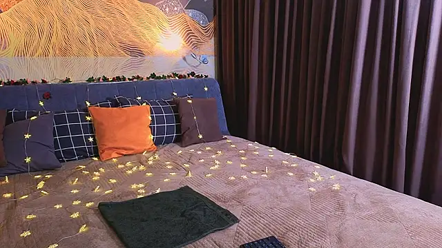 MilaYumi online show from March 26, 2026, 8:53 am