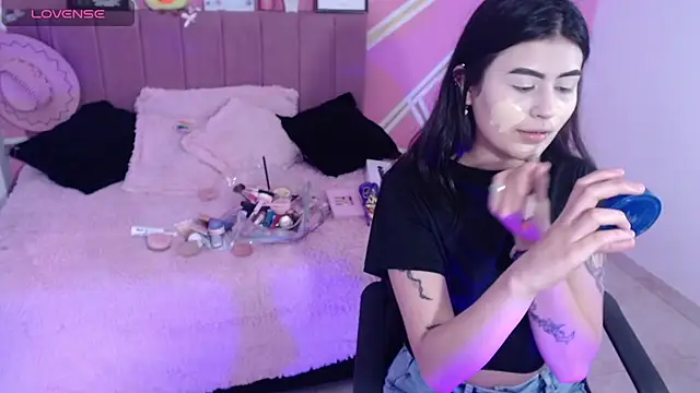 isa bunny18 online show from February 5, 2026, 8:24 pm