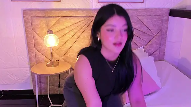 EmmaBlossom online show from March 4, 2026, 1:50 pm