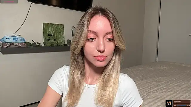 SophieBelll online show from November 13, 2025, 11:20 am