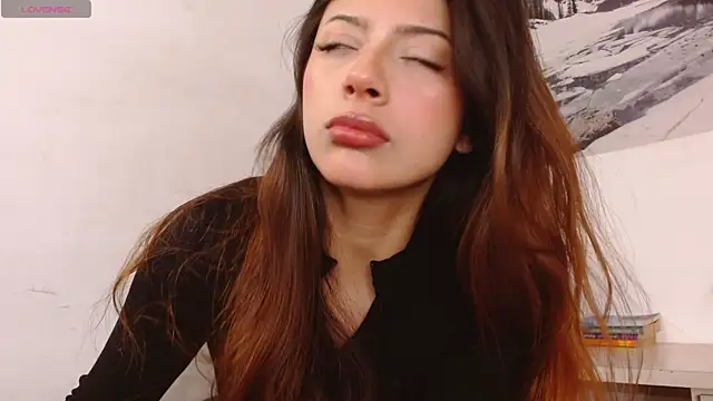 Adrianna5  online show from March 27, 2026, 9:32 am