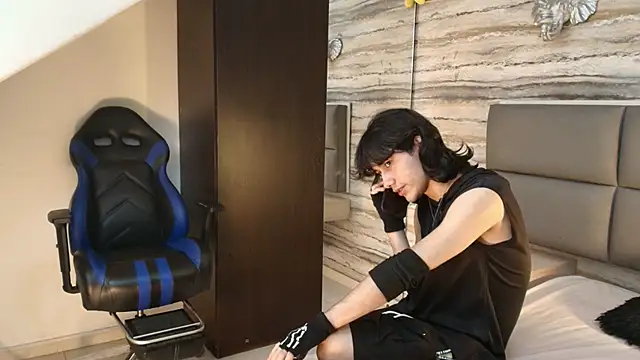 Snapshot of Lovers_21 chatting on February 1, 2026, 4:22 am Lovers 21 online show from February 1, 2026, 4:22 am