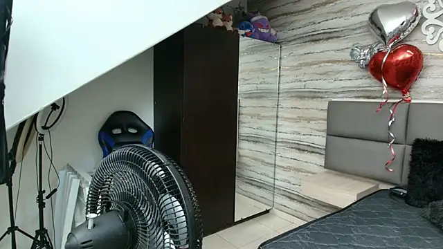 Snapshot of Lovers_21 chatting on February 14, 2026, 3:36 am Lovers 21 online show from February 14, 2026, 3:36 am